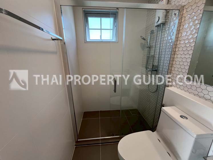 House with Shared Pool in Bangnatrad 